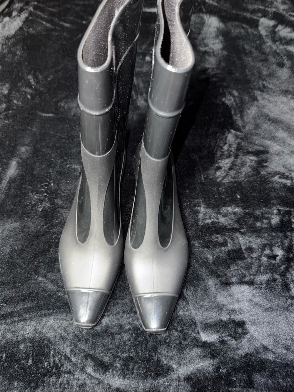 *New* Never Worn-Low heel Women’s Black Pointed Toe Mid-Calf Rain Boots